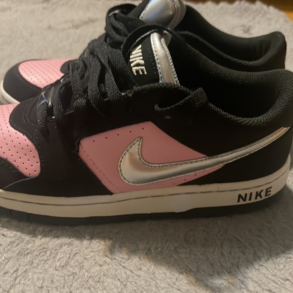 Nike prestige girls sneakers - Picture 2 of 4